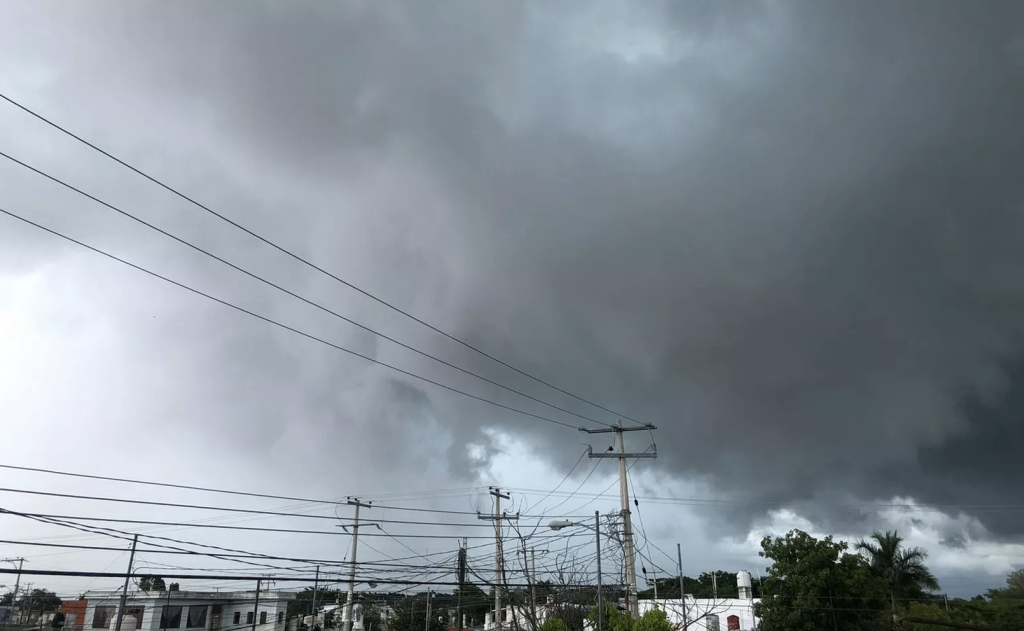 ‘Bochorno’ y lluvias este lunes en Yucatán; no olvides el paraguas