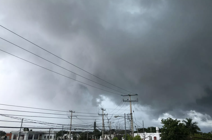 ‘Bochorno’ y lluvias este lunes en Yucatán; no olvides el paraguas