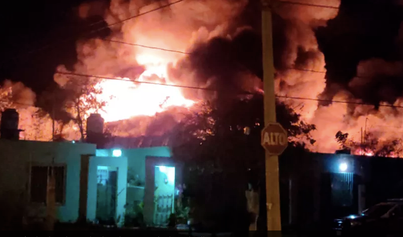 Incendio consume  bodegas en el sur de Mérida