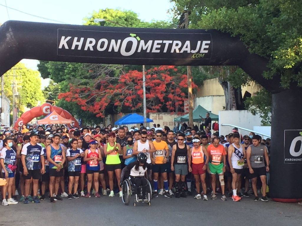 Corren más de 500 atletas en la Carrera del Abogado