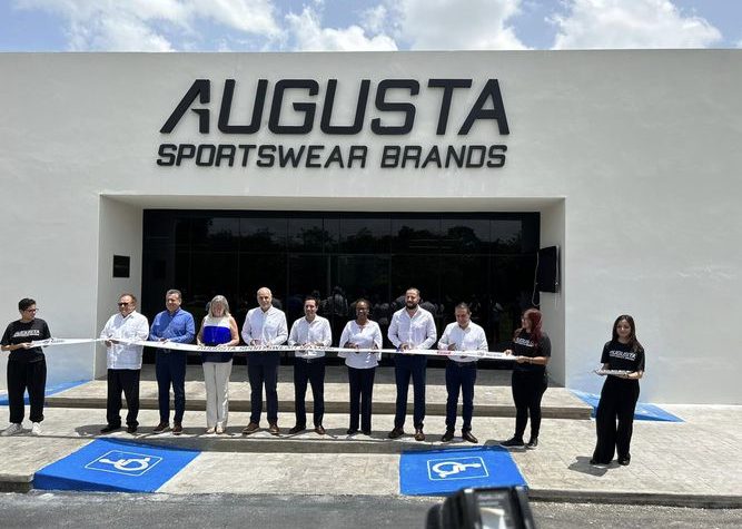 Inauguran la maquiladora Augusta Sportswear Brands en Mérida