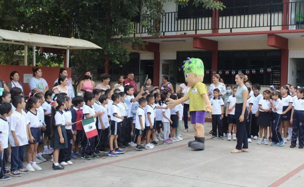 Estudiantes apoyan a la reforestación del estado