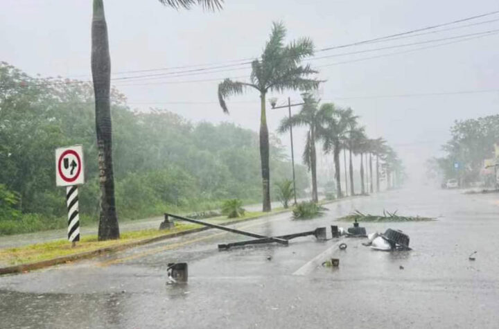 Sin energía eléctrica varios municipios por paso de Beryl en Yucatán