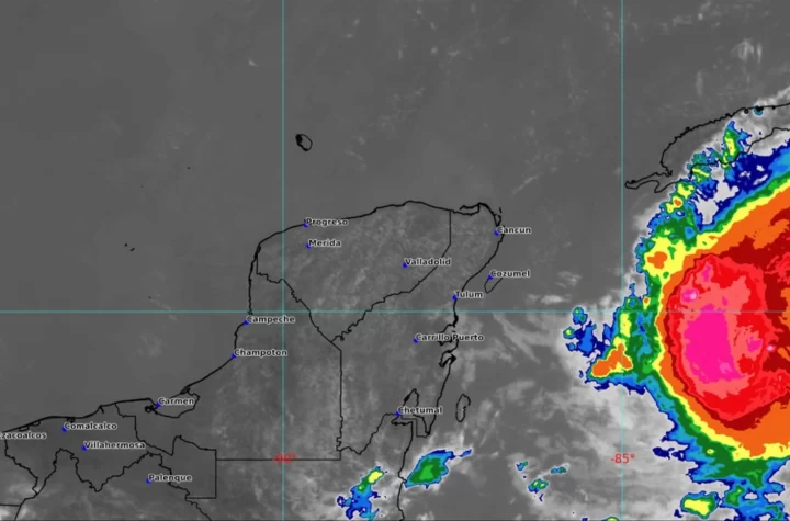 ‘Beryl’ se encuentra a 614 kilómetros de Yucatán; pronostican lluvias torrenciales