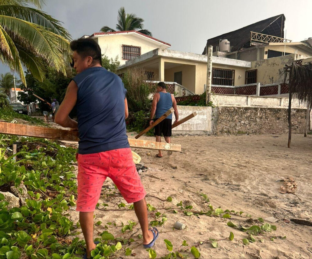 Extranjera que se adueñó de playa en Chelem no cuenta con concesión