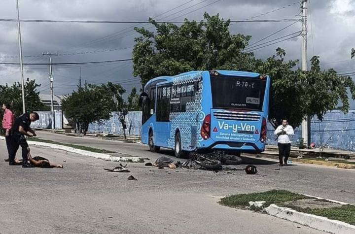 Pierde la vida motociclista tras accidentarse contra Va y Ven en el sur de Mérida