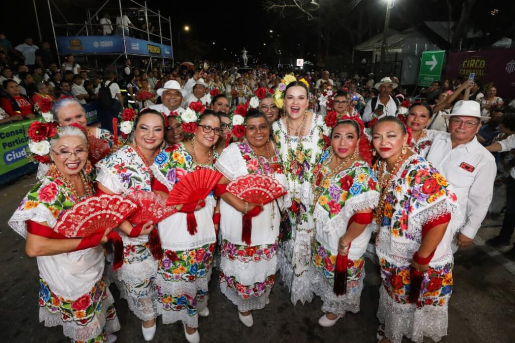 Cecilia Patrón destaca la riqueza artística y cultural de la ciudad en la Noche Regional del Circo Carnaval Mérida.