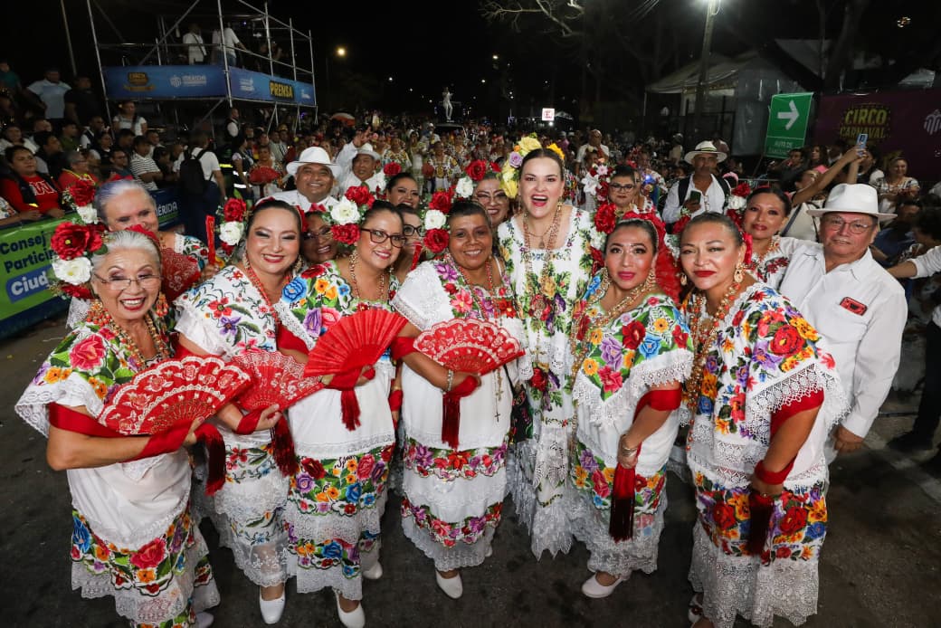Cecilia Patrón destaca la riqueza artística y cultural de la ciudad en la Noche Regional del Circo Carnaval Mérida.