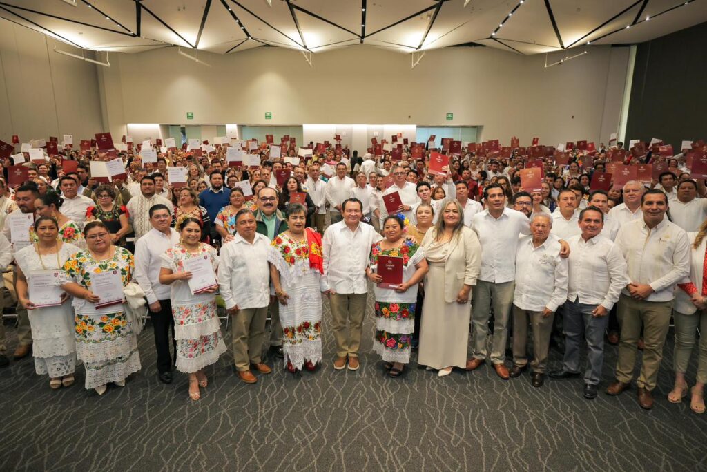 Gobernador Joaquín Díaz Mena entrega 582 plazas y garantiza certeza laboral al magisterio
