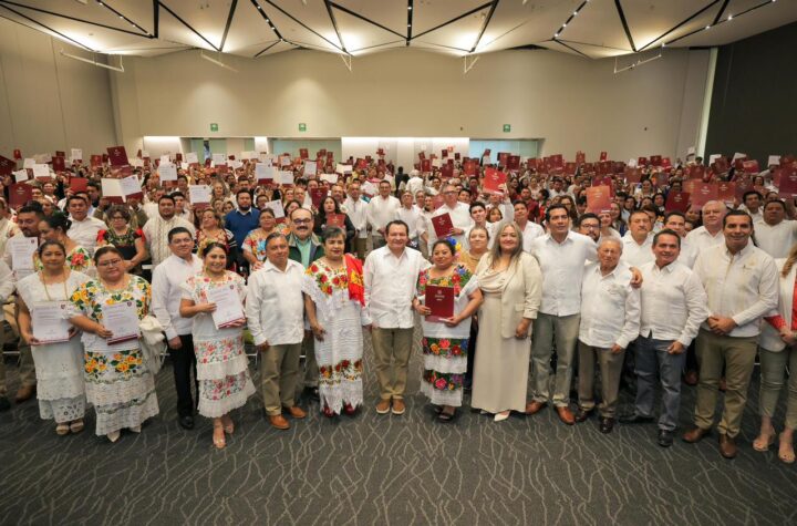 Gobernador Joaquín Díaz Mena entrega 582 plazas y garantiza certeza laboral al magisterio