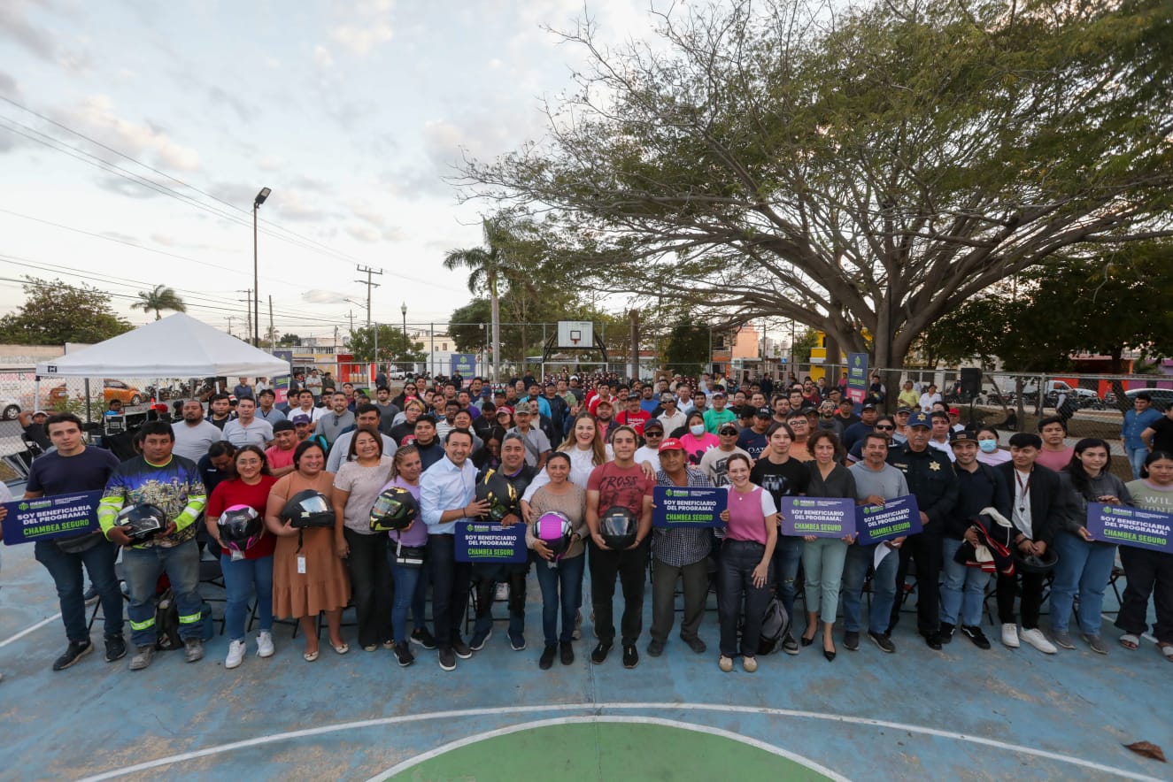 Chambea seguro protege a trabajadores de plataforma con entrega de cascos certificados en Mérida