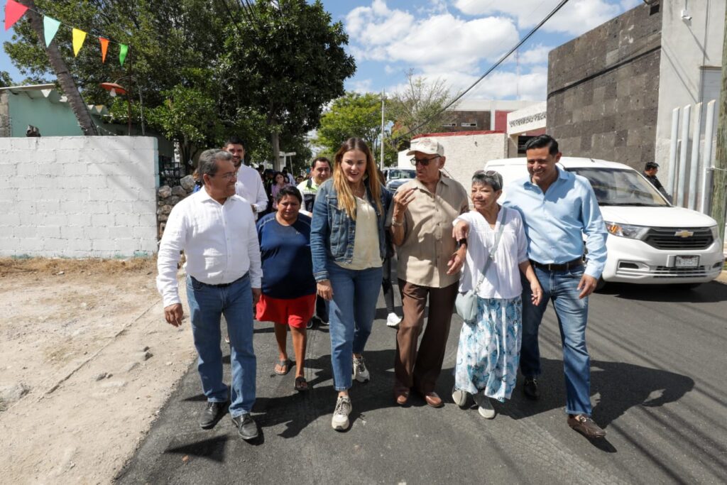 Entrega Cecilia Patrón calles repavimentadas en el poniente de Mérida