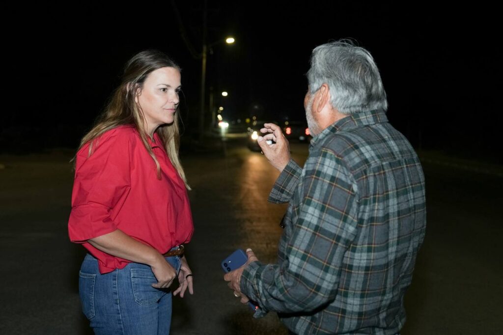 Renueva Cecilia Patrón luminarias en comisarías meridanas.