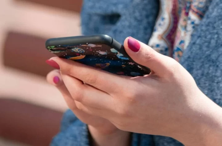 Gobierno pacta con plataformas acciones para prevenir violencia digital contra mujeres