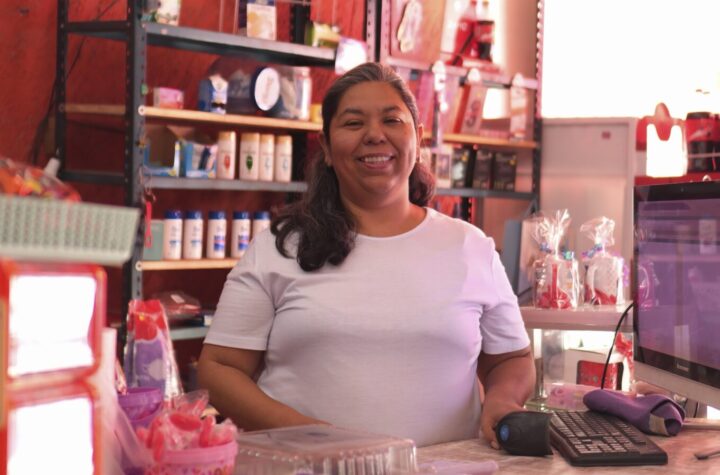 Respaldan economía popular con los Microcréditos del Bienestar