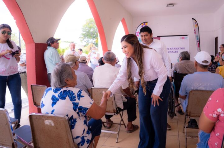 Dif Yucatán recorre municipios para entregar aparatos funcionales a familias