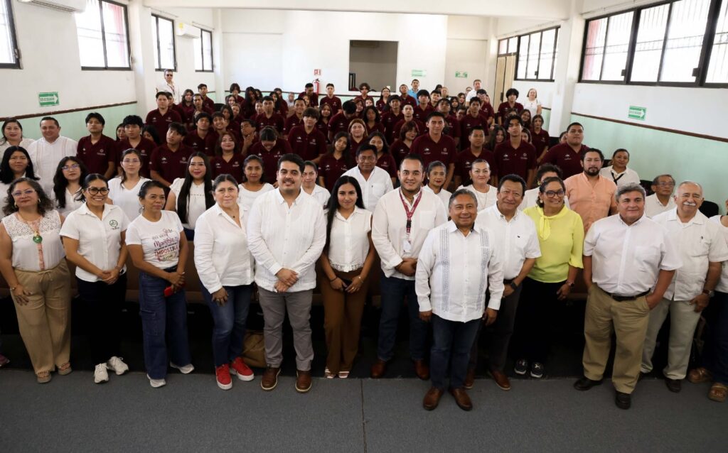 Impulsa Segey mejores condiciones para el desarrollo de estudiantes de Educación Media Superior