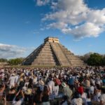 Más de 15 mil visitantes presencian descenso de Kukulcán en Chichén Itzá