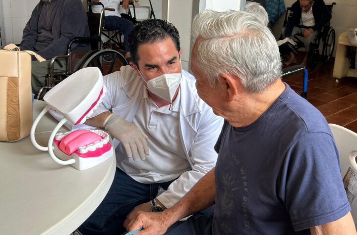 Refuerzan cuidado bucal de personas mayores en casas hogar y asilos