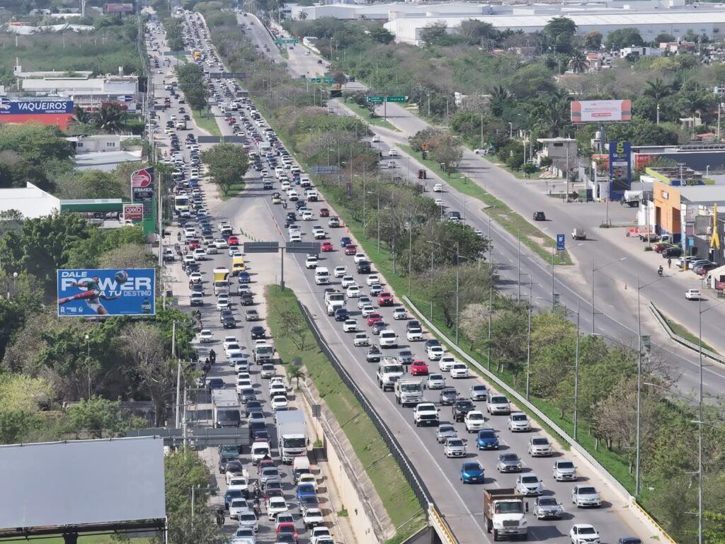 Tráfico en el Periférico de Mérida: un problema en aumento.