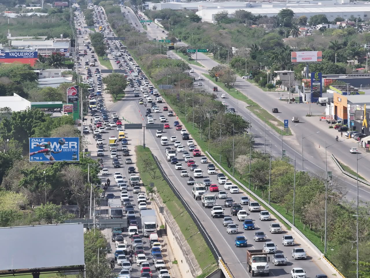 Tráfico en el Periférico de Mérida: un problema en aumento.