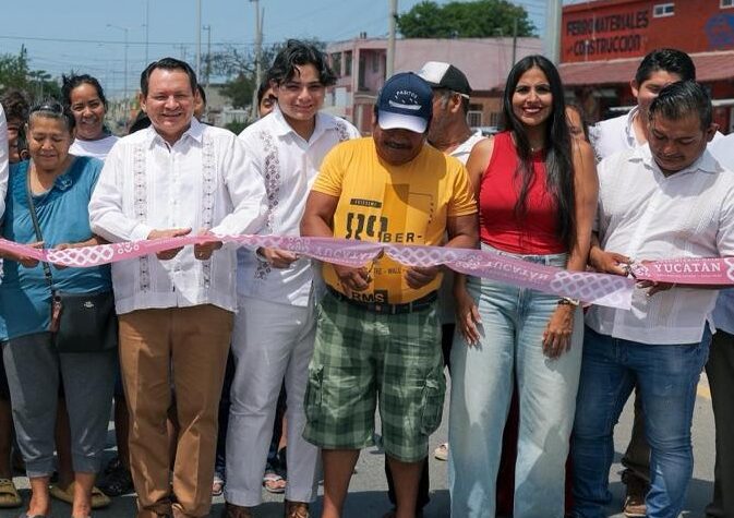 Entregan reconstrucción de calles en Progreso y Flamboyanes