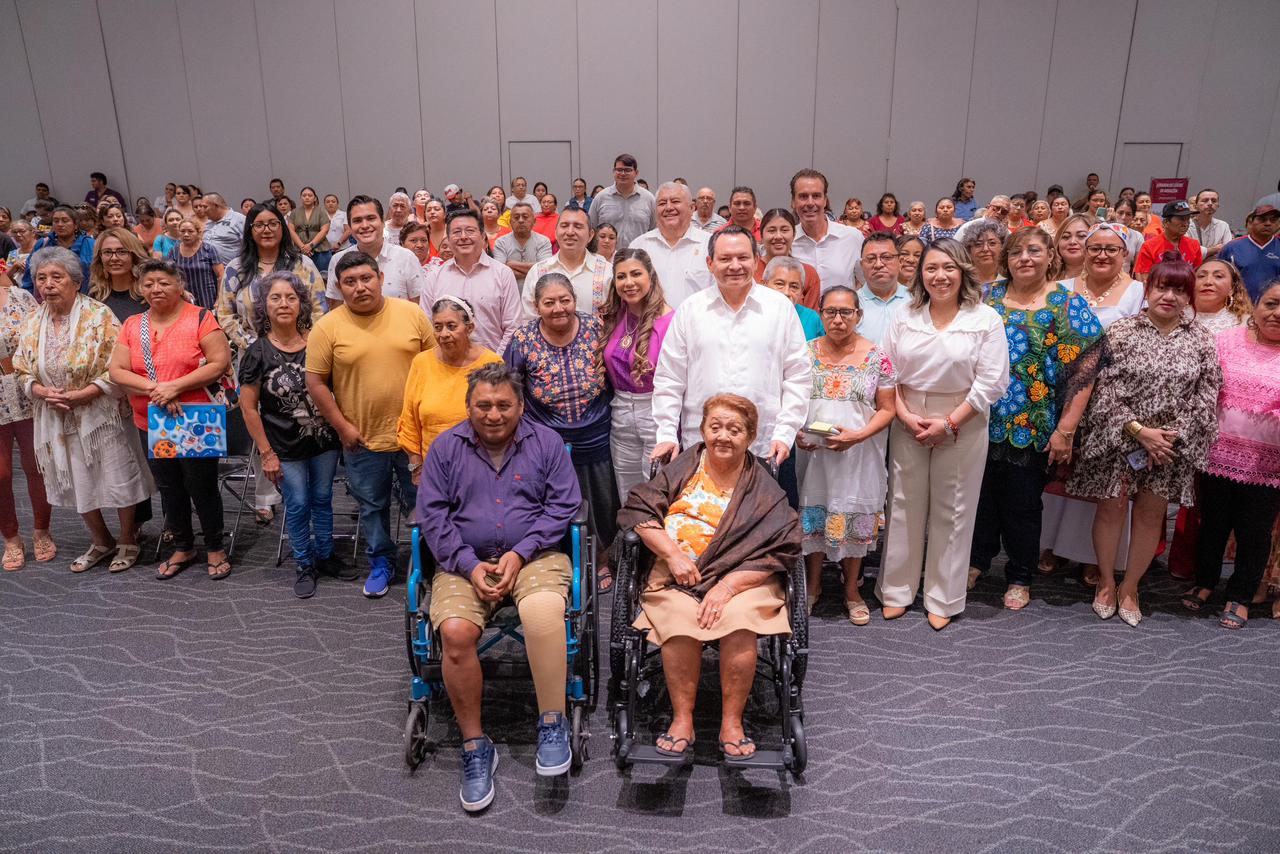 Entregan apoyos que transforman vidas en Yucatán