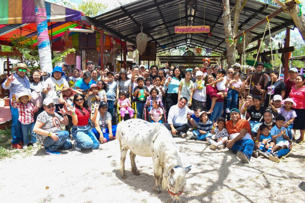 Personas con discapacidad disfrutan experiencia inclusiva en Ponylandia