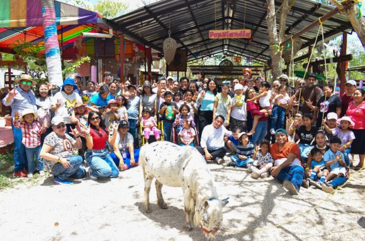 Personas con discapacidad disfrutan experiencia inclusiva en Ponylandia