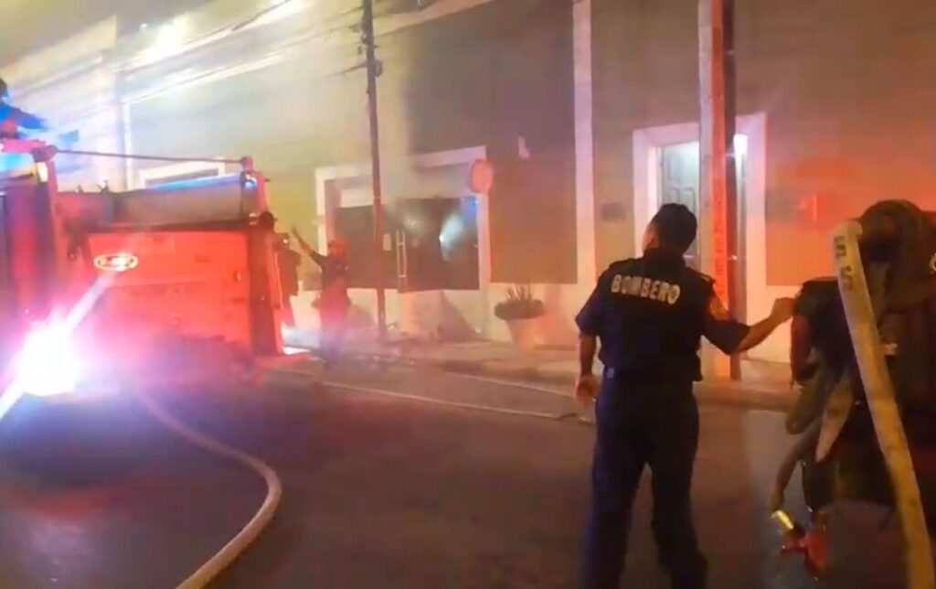 Se reduce a cenizas conocida panadería en el Centro de Mérida