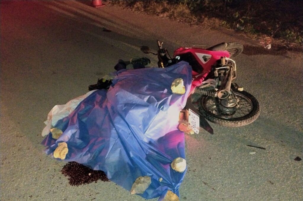 Exceso de velocidad cobra una vida: Motociclista muere tras atropellar a muchachitos