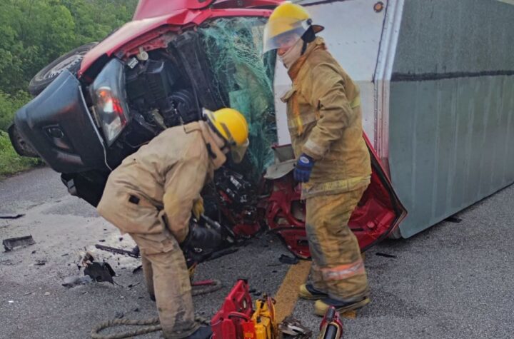 ¡Prensados! Brutal impacto frontal deja un muerto
