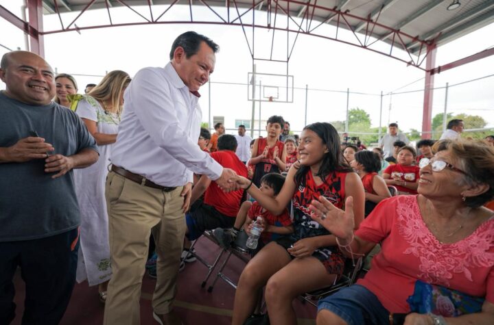 Díaz Mena responde a críticas: “amor con amor se paga” tras gira de entrega de parques en Mérida