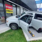 Vehículo se sube parcialmente en la acera y conductor fallece tras infarto en la colonia García Ginerés.