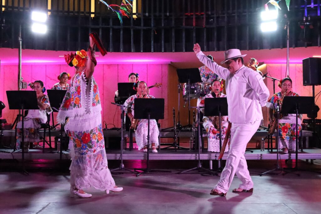 Reafirma su respaldo al talento de las mujeres en la jarana yucateca