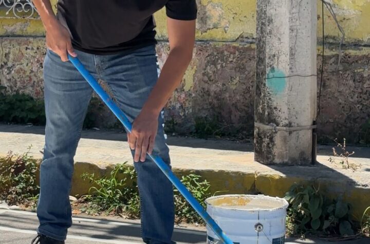 Participa Adrián Gorocica en intervención urbana para priorizar al peatón