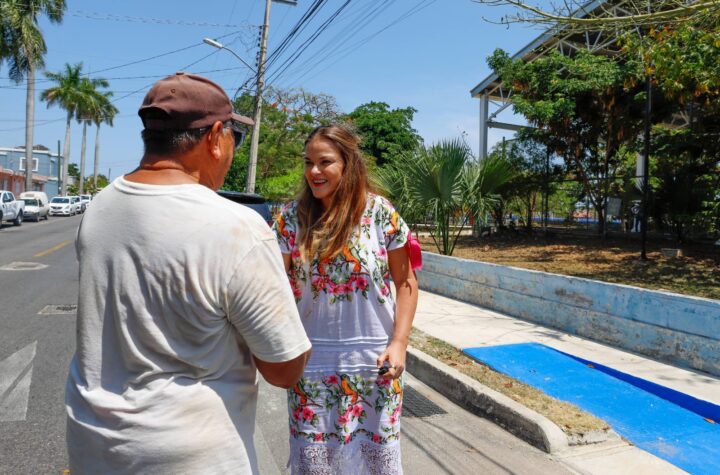 Cecilia Patrón supervisa construcción de rampas para mayor accesibilidad en parques de Mérida