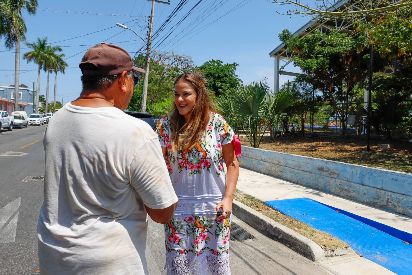 Cecilia Patrón supervisa construcción de rampas para mayor accesibilidad en parques de Mérida