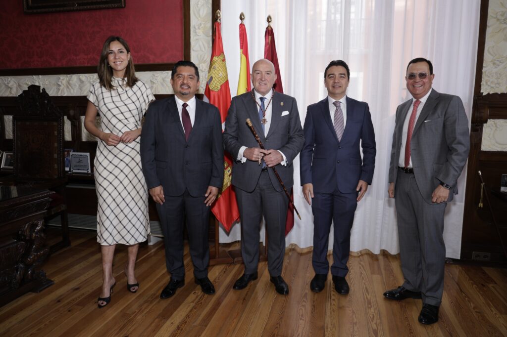 Las Valladolid de Yucatán y España formalizan hermanamiento