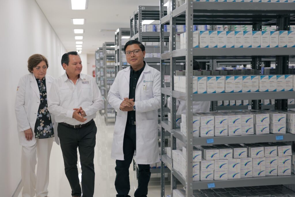 Gobernador Díaz Mena supervisa farmacia del nuevo hospital O’Horán y garantiza medicamentos gratuitos para las familias yucatecas
