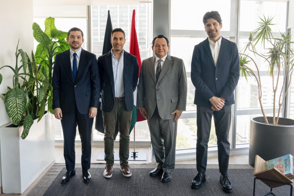 Gobernador Joaquín Díaz Mena se reúne con directivos de Kavak