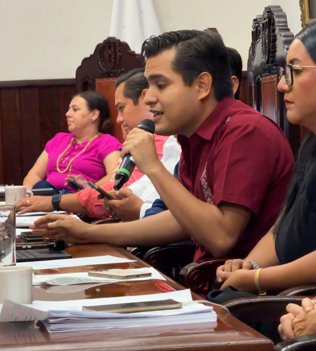 Exige regidor Diego Carrera postura clara al Ayuntamiento de Mérida ante orden judicial del monumento a Los Montejo