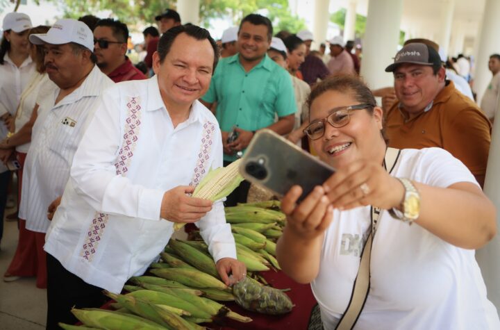 Gobernador Joaquín Díaz Mena reafirma apoyo a productoras y productores en Mercado Renacer del Campo