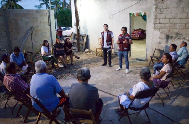 Diego Carrera escucha y gestiona demandas de las familias en San Ignacio Tesip