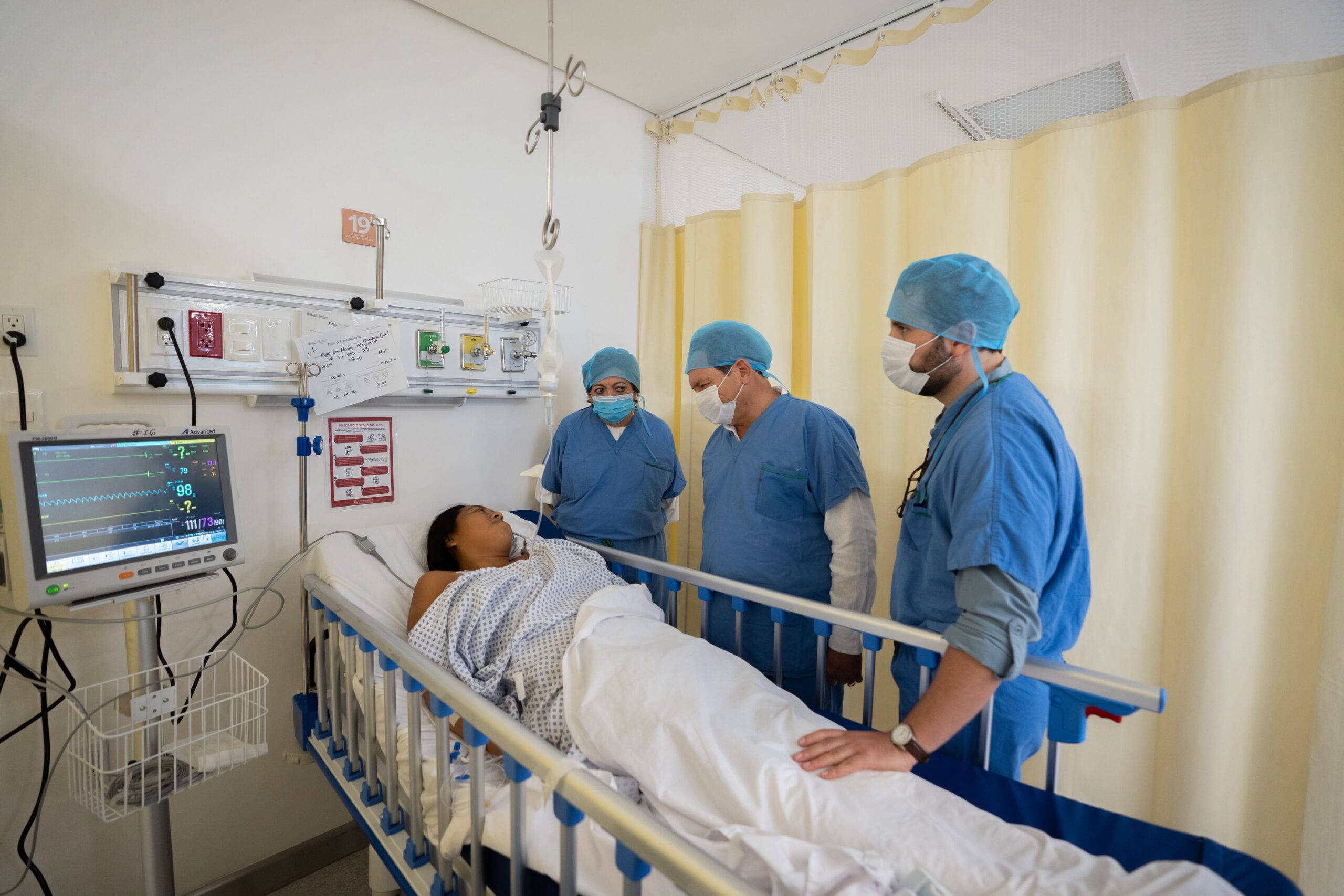 Avanza transformación de la salud en Yucatán con primera cirugía robótica en el estado