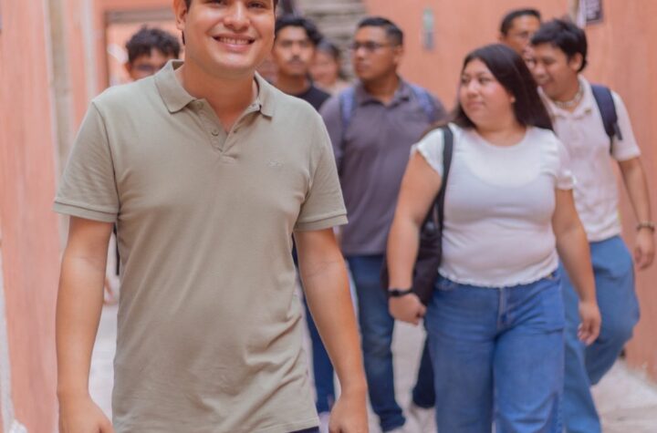 Fomenta el regidor Diego Carrera la profesionalización política de la juventud en Mérida