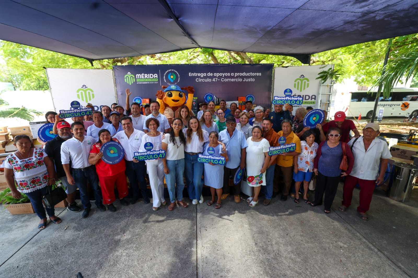 Entrega Cecilia Patrón apoyos a productores de Círculo 47: ¡Gracias por estar en cada mesa de las familias meridanas!