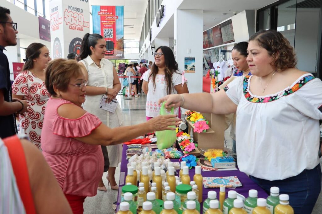 Semujeres y Fundación ADO impulsan a artesanas de cinco estados con feria en Mérida