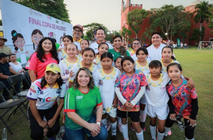  Gobernador Joaquín Díaz Mena impulsa fútbol femenil con la Copa de Mujeres DIF