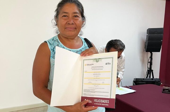 Más de 800 personas concluyen la primaria con apoyo del Ieaey
